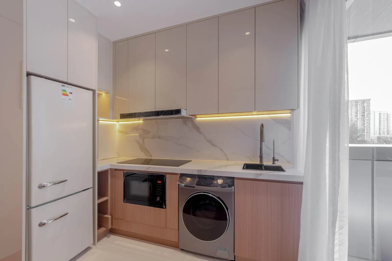 Modern2 Bedroom Beachfront Apartment with Balcony — Hulhumalé