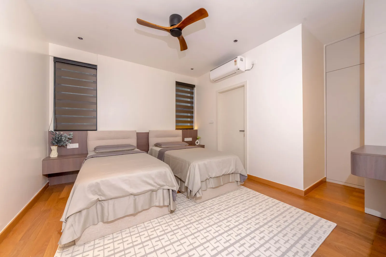 Modern2 Bedroom Beachfront Apartment with Balcony — Hulhumalé