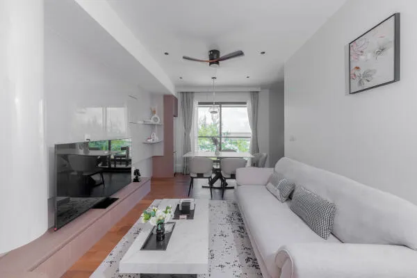 Contemporary 1-Bedroom with Balcony — Hulhumalé