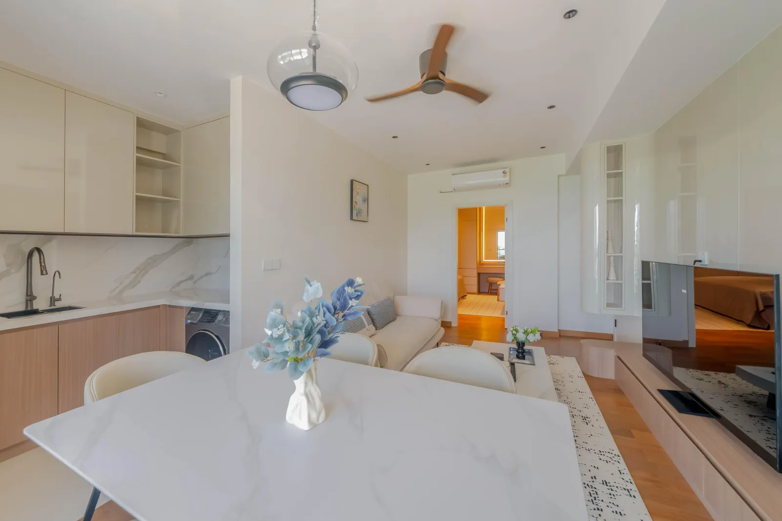 Premium Beachfront 1-Bedroom with Ocean-View Balcony — Hulhumalé