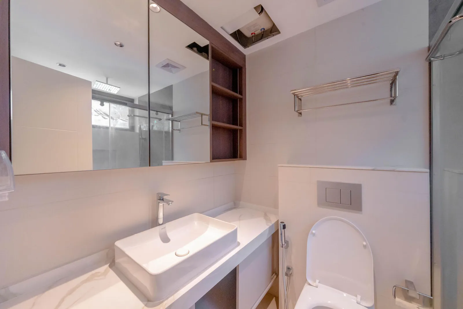 Premium Beachfront 1-Bedroom with Ocean-View Balcony — Hulhumalé