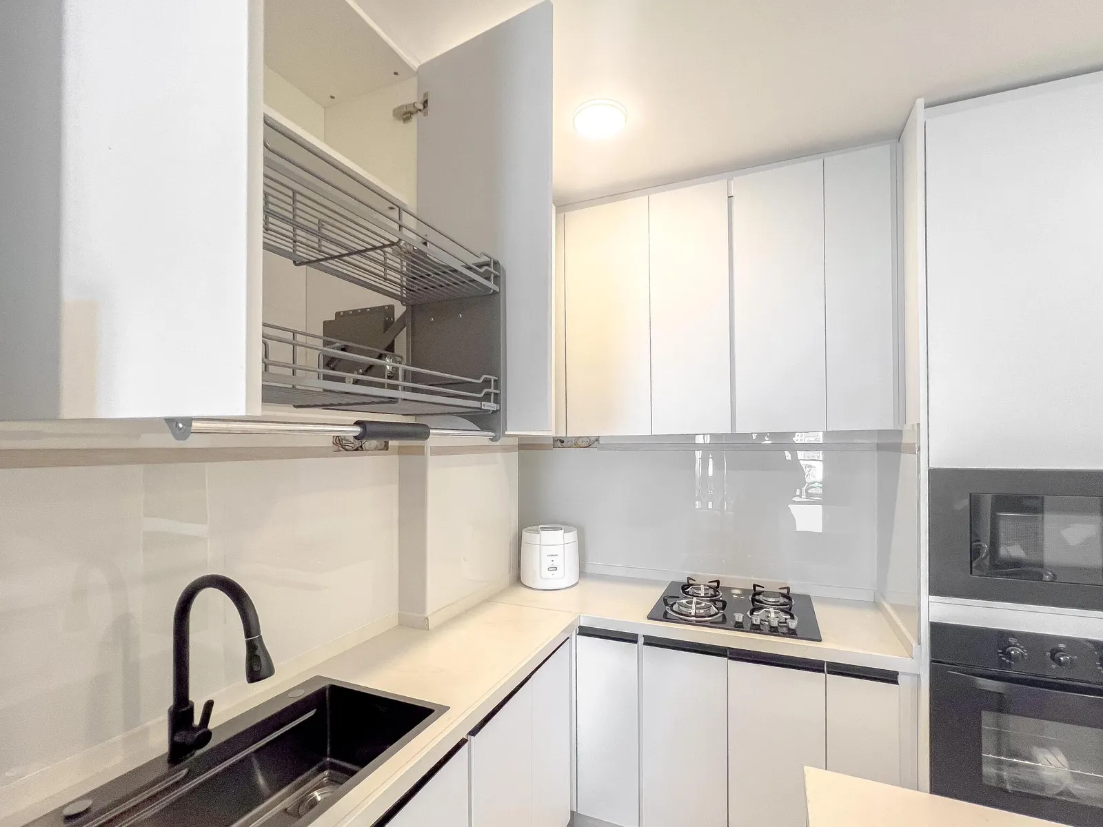 Exquisite 3-Bedroom Corner Residence with 3 Balconies — Hulhumalé