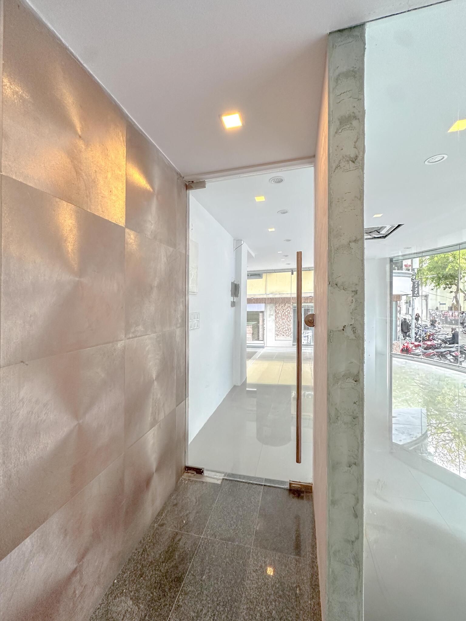 Duplex Commercial Space in Henveiru for Lease — Hulhumalé