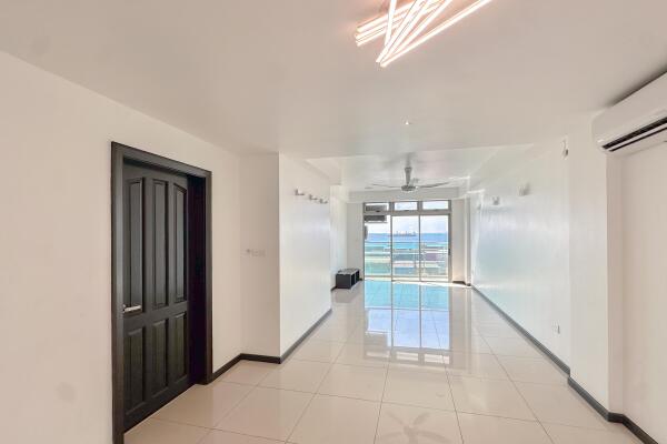 Duplex 2000SQFT Commercial Space for a Office or Mini Mart in Maafannu — Hulhumalé