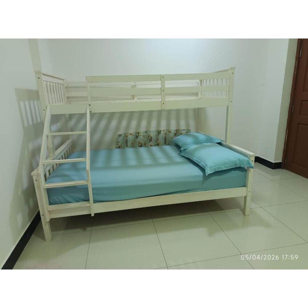 1 spacious room with attached toilet from 3 room — Malé — Galolhu