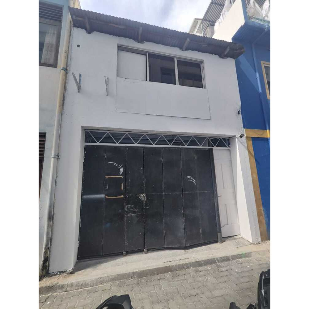 Space for Accomodation/Godown or Workshop for rent 700sqft total with deck --> — Malé — Maafannu