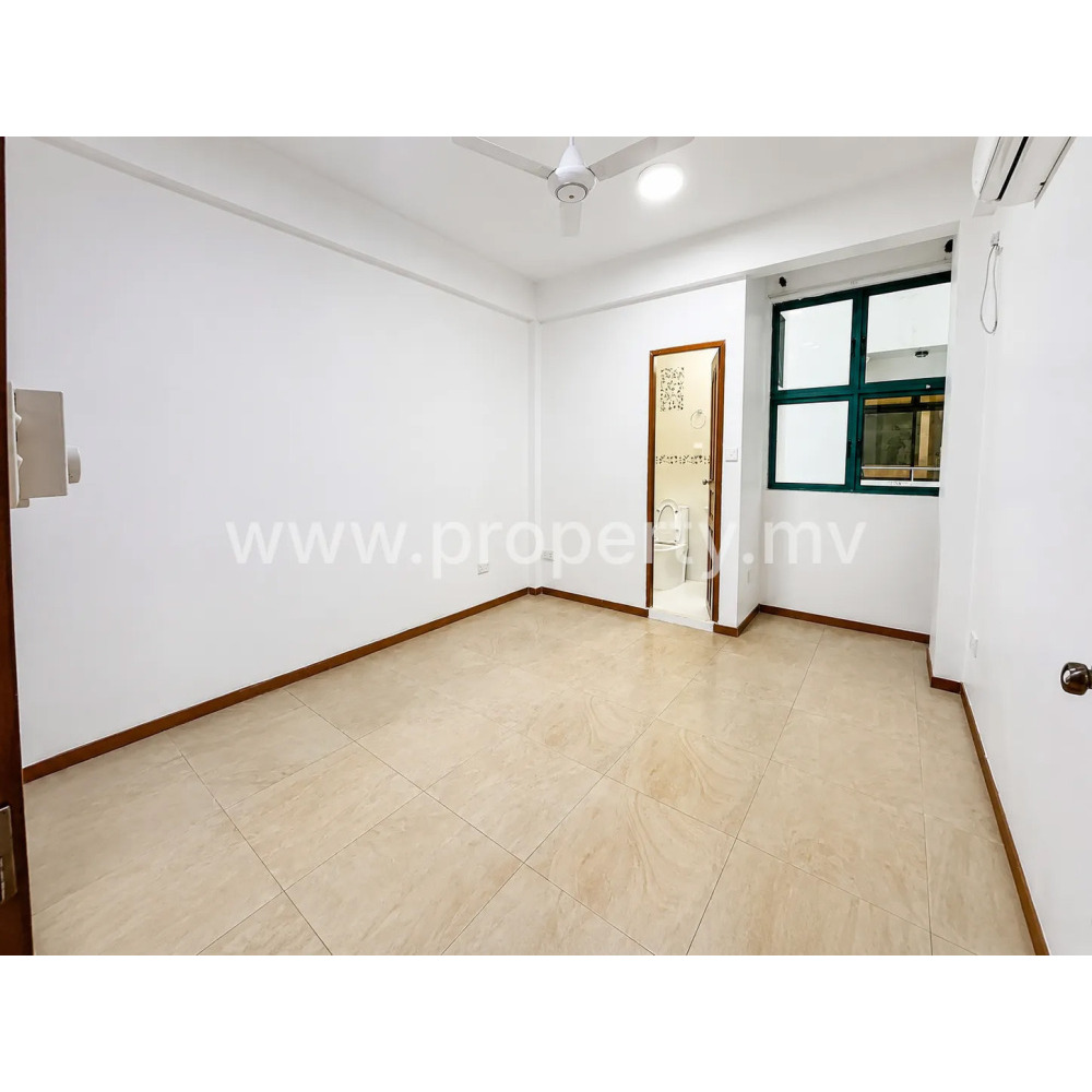 Unfurnished 3 bedroom + 1 maid room apartment in Dhilbahaaru Magu, 3rd FL, Male' — Malé — Machchangolhi