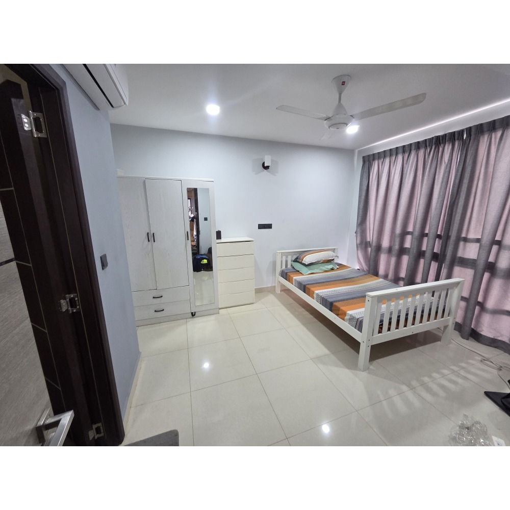 12x12ft Single room from a 3 room apartment @ POLCO Flat — Hulhumalé
