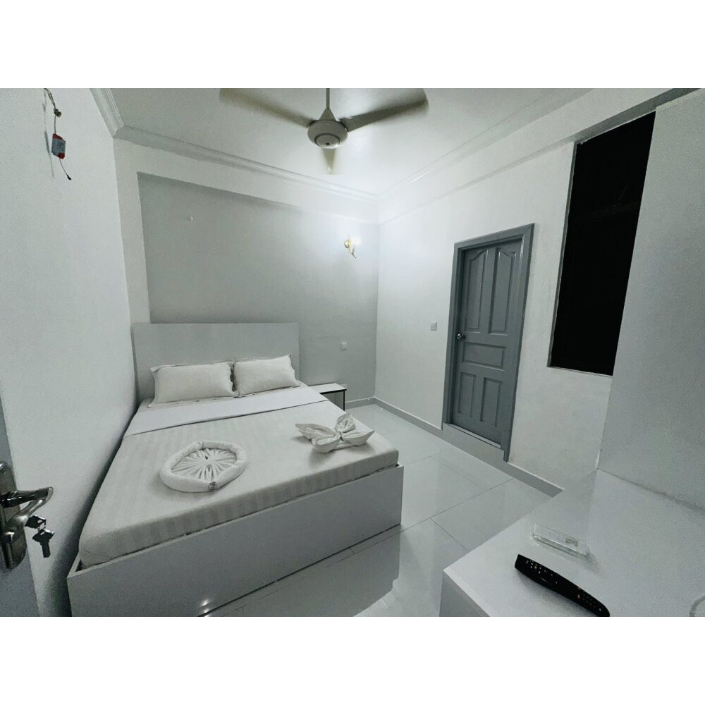Room for daily rent male Chaandheene magu Near Add- On- Store — Malé — Machchangolhi