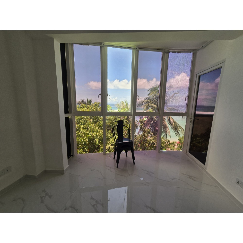 HM Phase 1, Beachfromt 2 Bedroom Large Apartment with Seaview in Prime Area — Hulhumalé