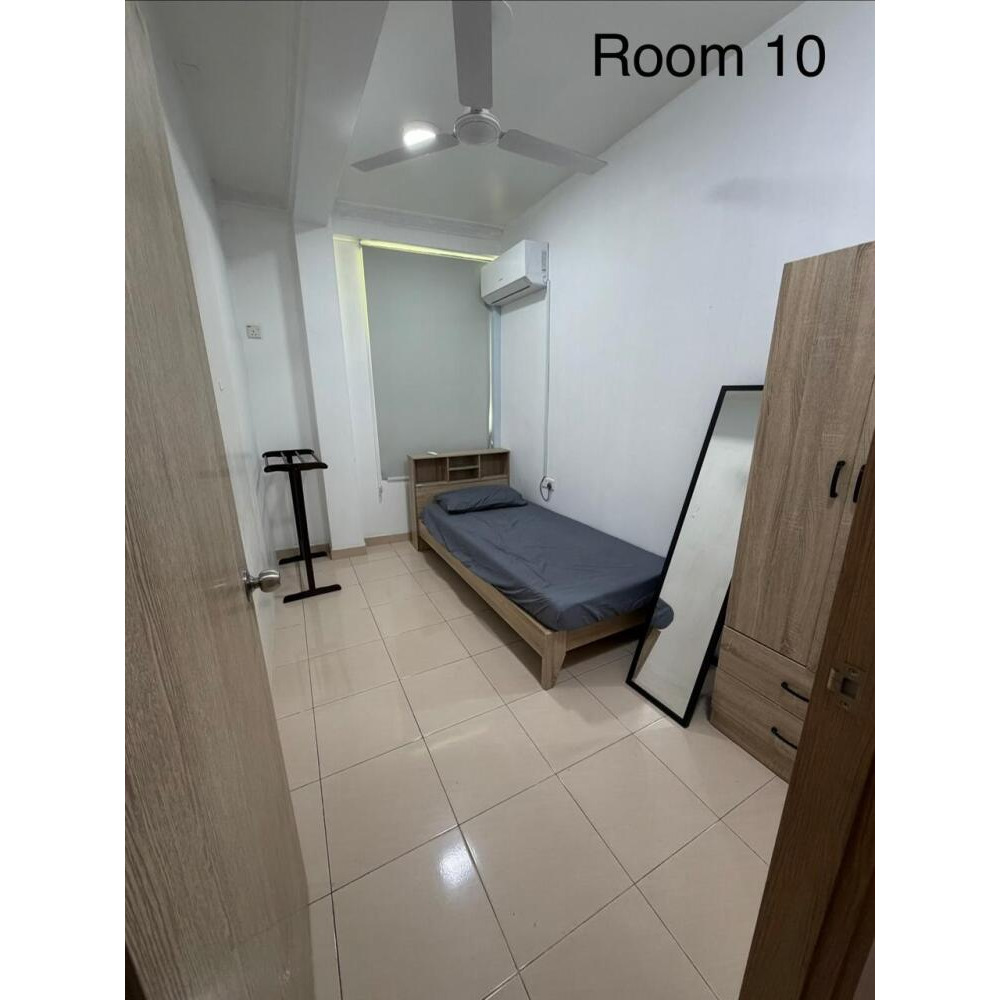 Private room. Shared bathroom. 4th floor NO lift — Malé — Henveiru