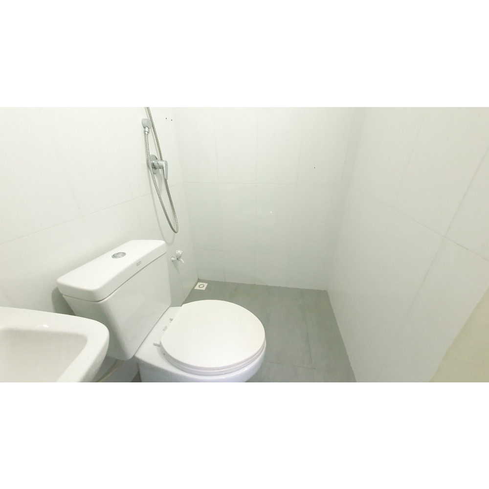 One Room (Clean & neat) from Two Room Apartment Safe & Secure + AC — Malé — Henveiru