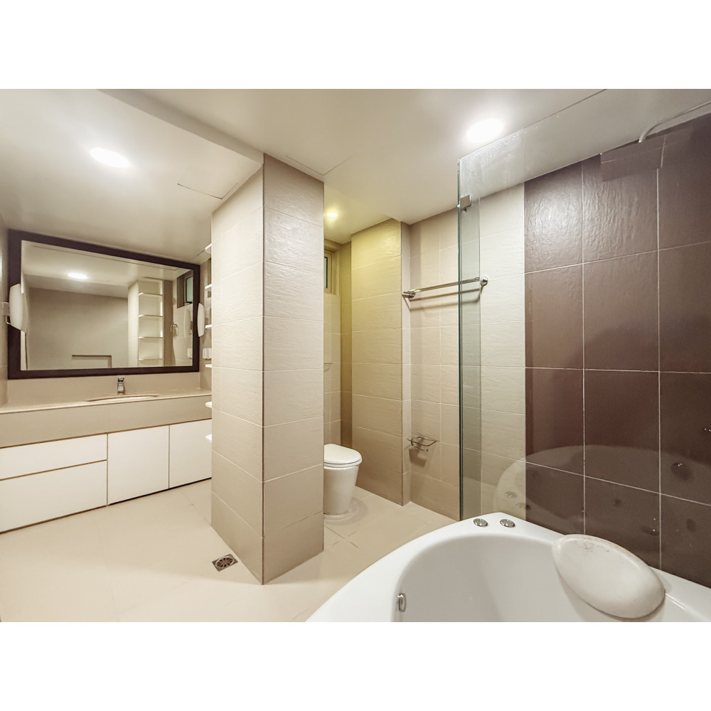 Executive Office/Apartment for Rent Prime Oceanfront Location (Call ) — Malé — Maafannu