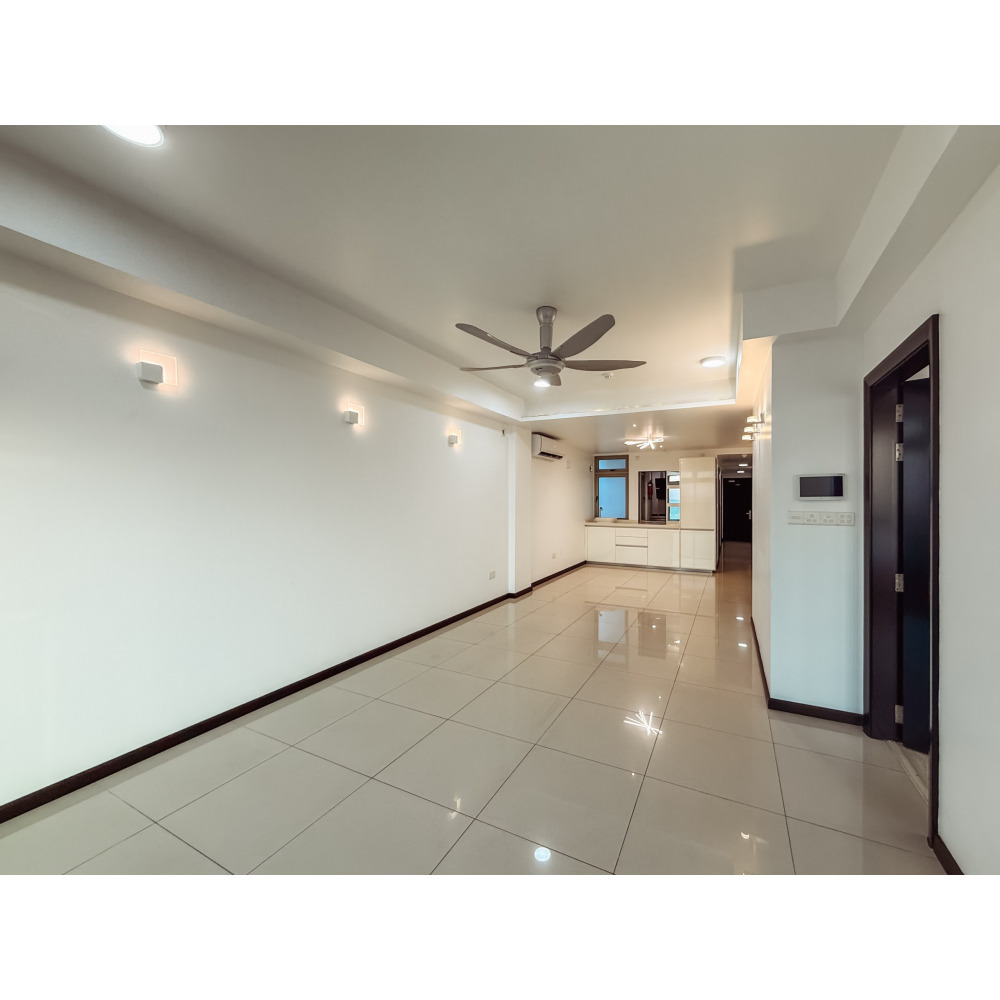 Executive Office/Apartment for Rent Prime Oceanfront Location (Call ) — Malé — Maafannu