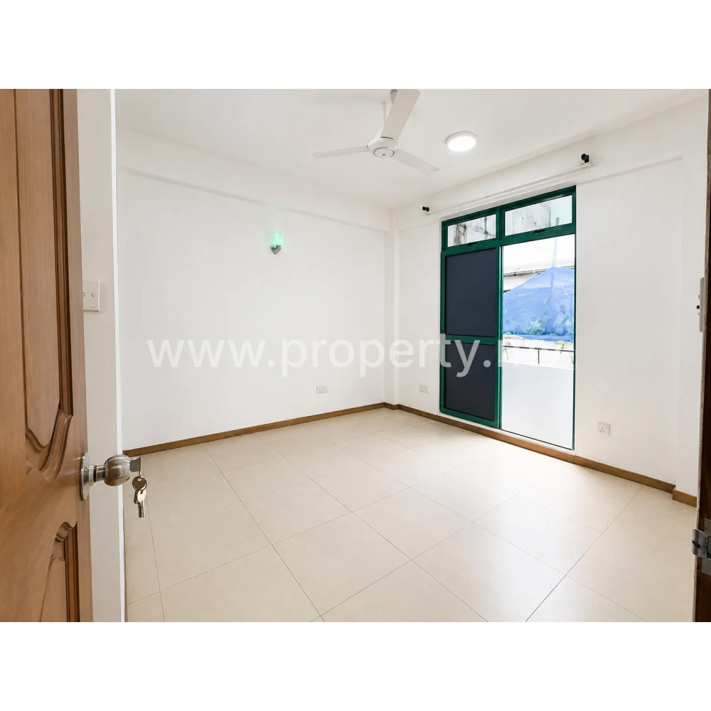 Unfurnished 3 bedroom + 1 maid room apartment in Dhilbahaaru Magu, 3rd FL, Male' — Malé — Machchangolhi