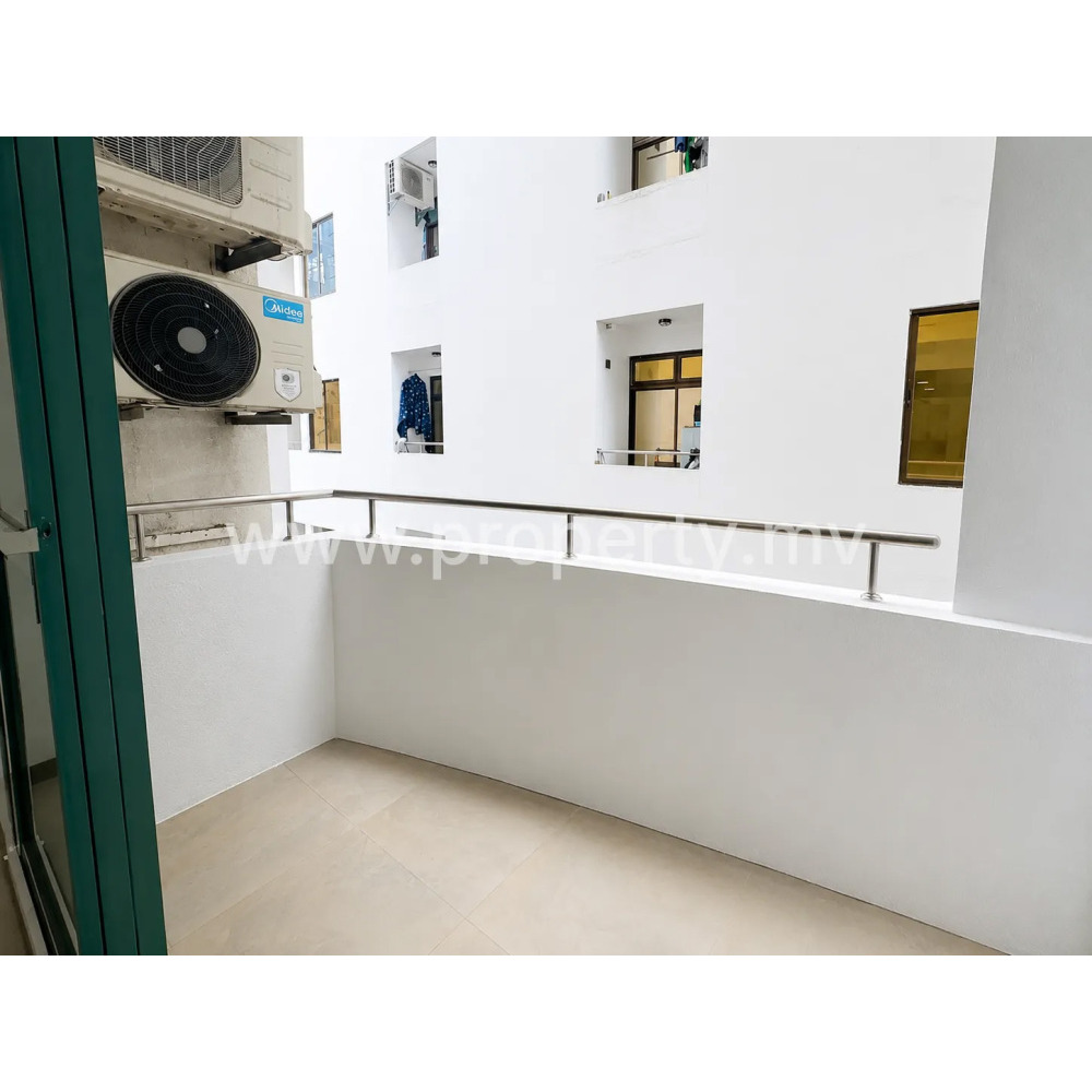 Unfurnished 3 bedroom + 1 maid room apartment in Dhilbahaaru Magu, 3rd FL, Male' — Malé — Machchangolhi