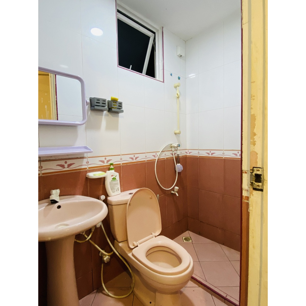One room rent from 3 rooms apartment foreigners — Malé — Henveiru