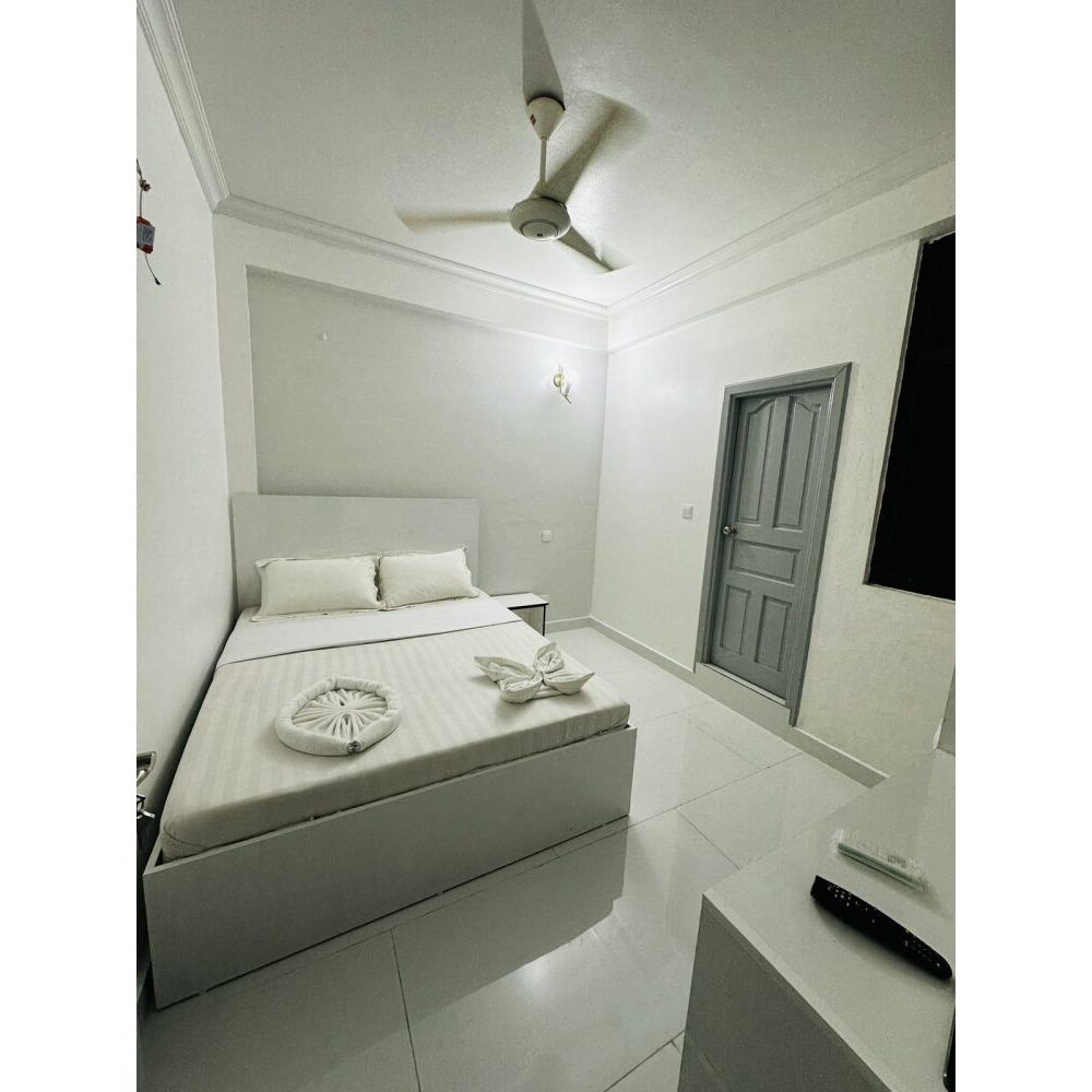 Room for daily rent male Chaandheene magu Near (Add- On- Store) — Malé — Machchangolhi
