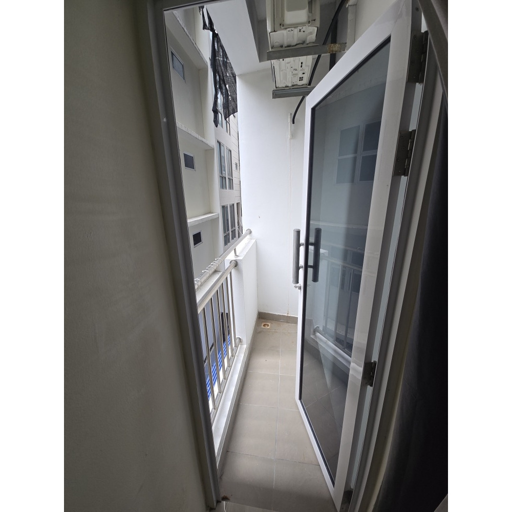 1 Big Room with a Balcony & Utilities from 3+1 Apartment. Furnishing Optional — Malé — Machchangolhi