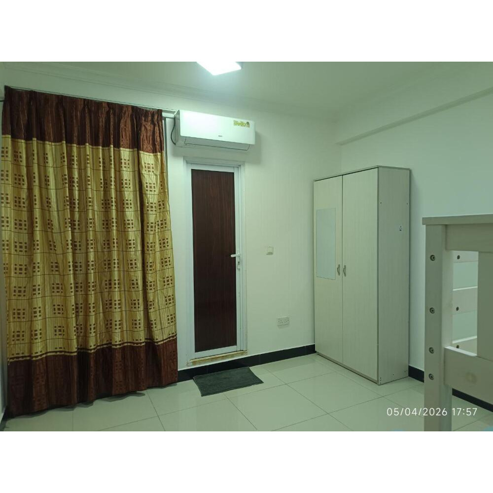 1 spacious room with attached toilet from 3 room — Malé — Galolhu