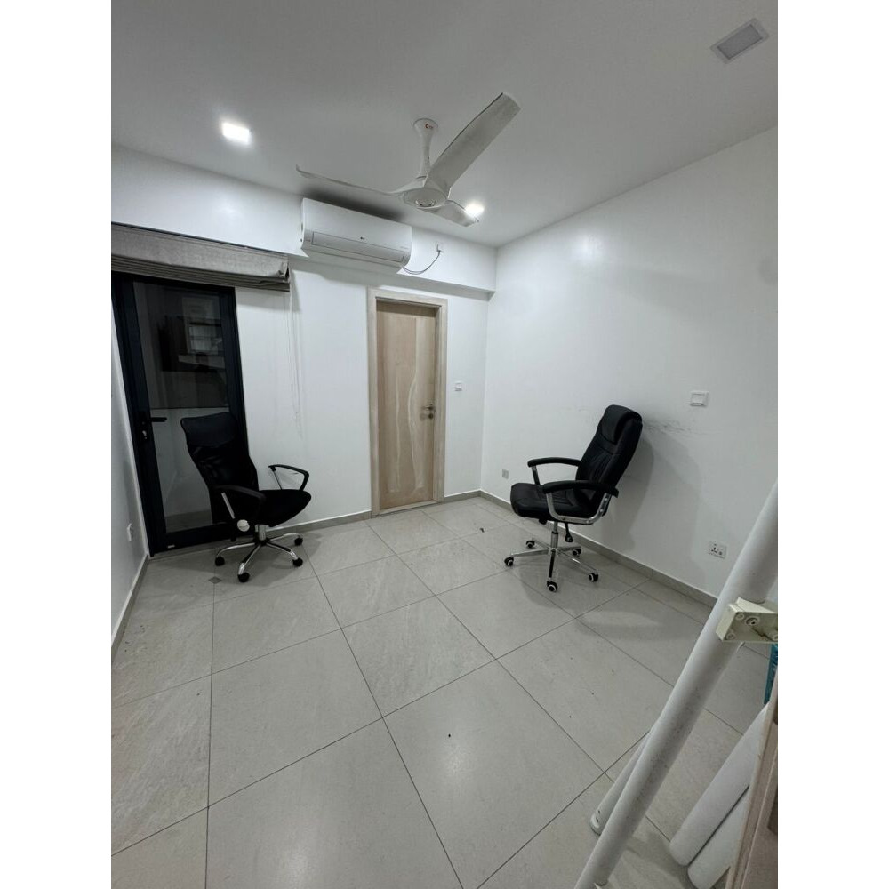 Office Space - Spacious 3 room apartment available — Malé — Maafannu