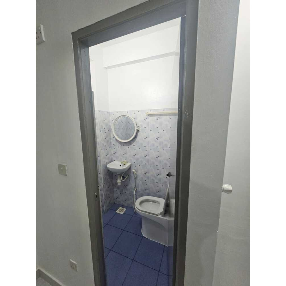 2 Room apartment for rent in henveyru ground road with great ventilation — Malé — Henveiru