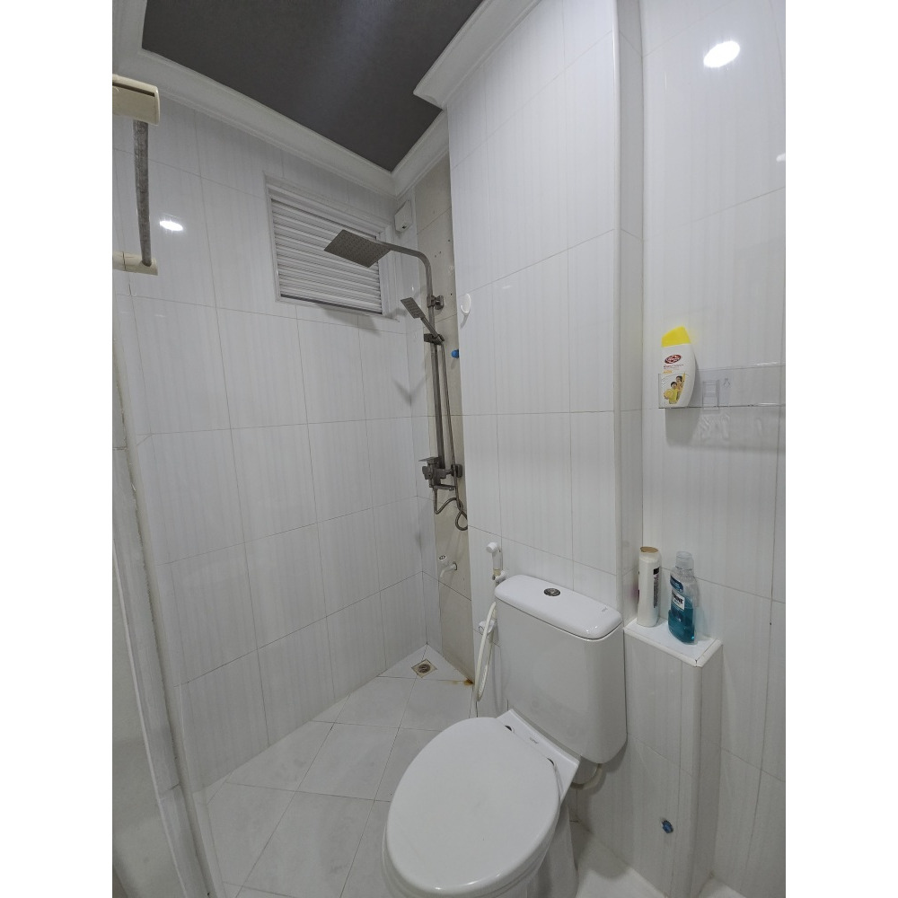 1 or 2 Rooms with Balcony from 3+1 Sharing Apartment. Utilities Included — Malé — Machchangolhi