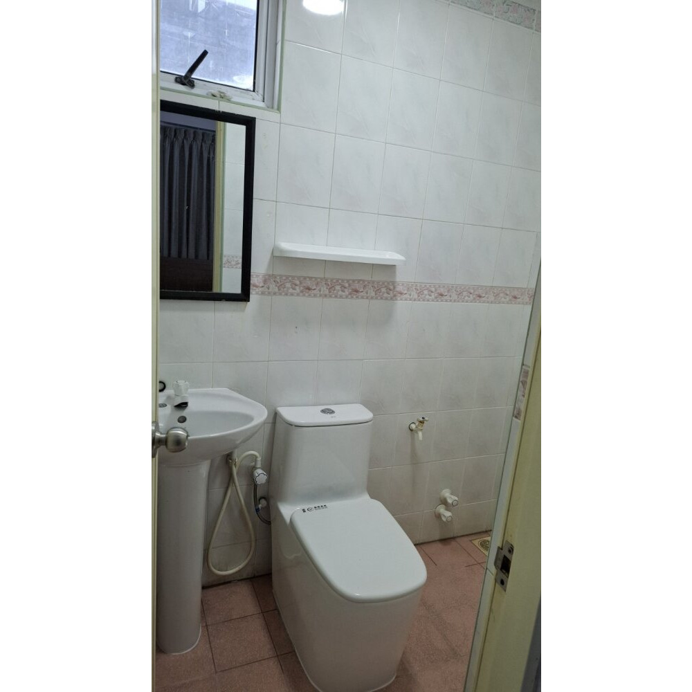 2 Room Apartment with attached Toilet ( Between 9:00 - 17:00 HRS) — Malé — Galolhu
