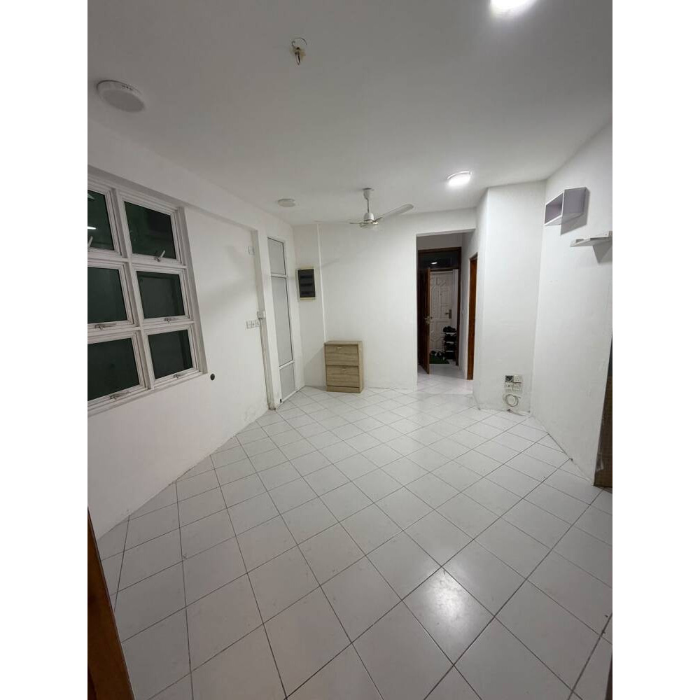 A 2-room apartment with attached toilet (Majeedhee Magu) — Malé — Henveiru