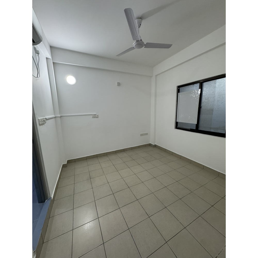 Henveyru - 3 bedroom Semi furnished apartment — Malé — Henveiru