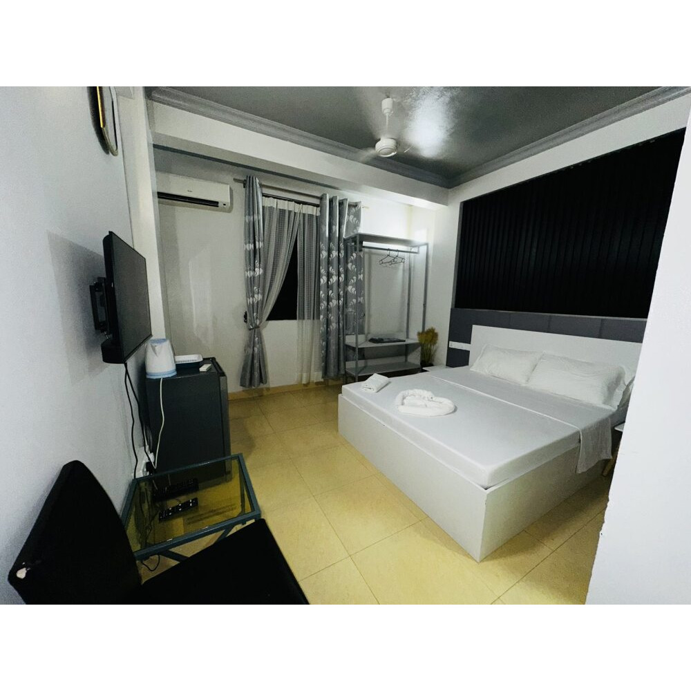 Room for daily rent male Chaandheene magu Near Add- On- Store — Malé — Machchangolhi
