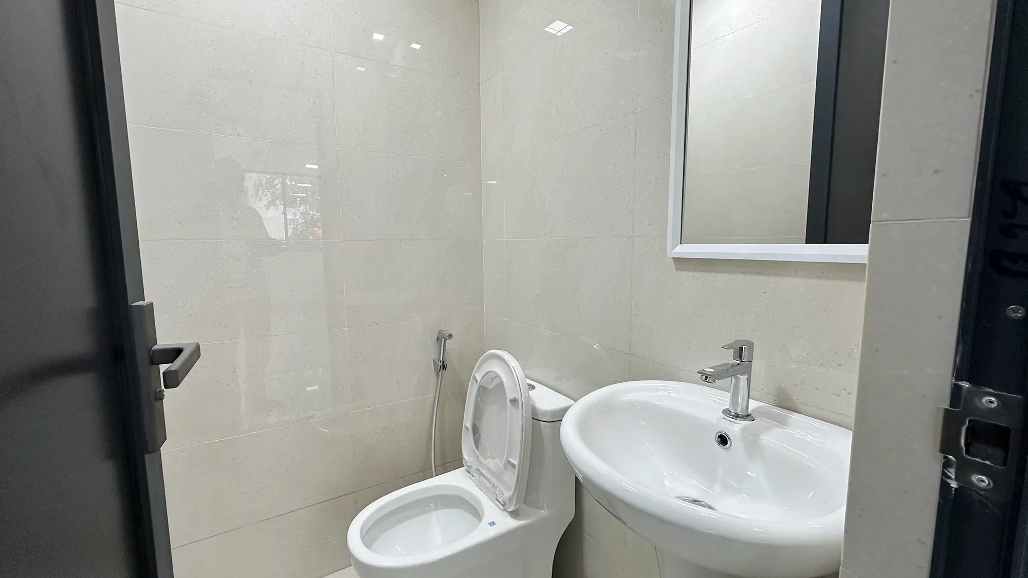 Commercial Space for Rent (ML 256) — Rehendhi Hingun