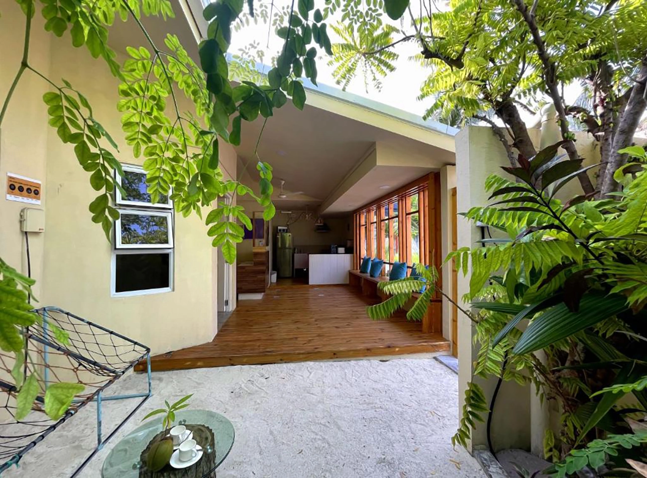 Guesthouse for Sale (IS 115) — Thulusdhoo