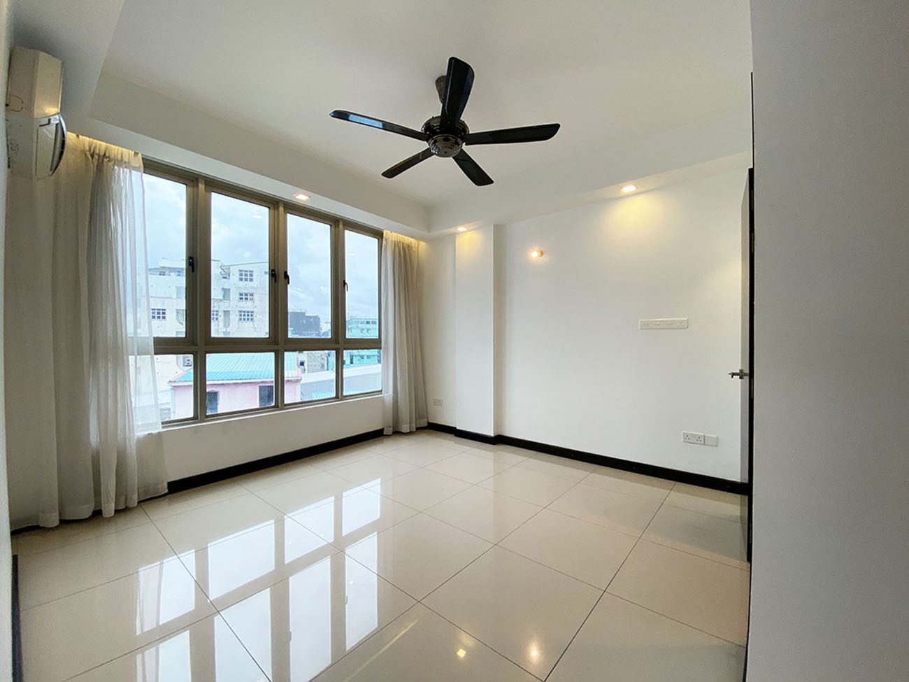 Semi Furnished 2+1 BR for Rent (ML 125) — Huravee Hingun