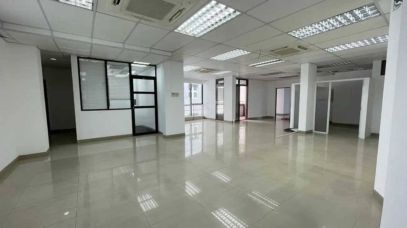 Commercial Space for Rent (ML 400) — Sea Tracs Building